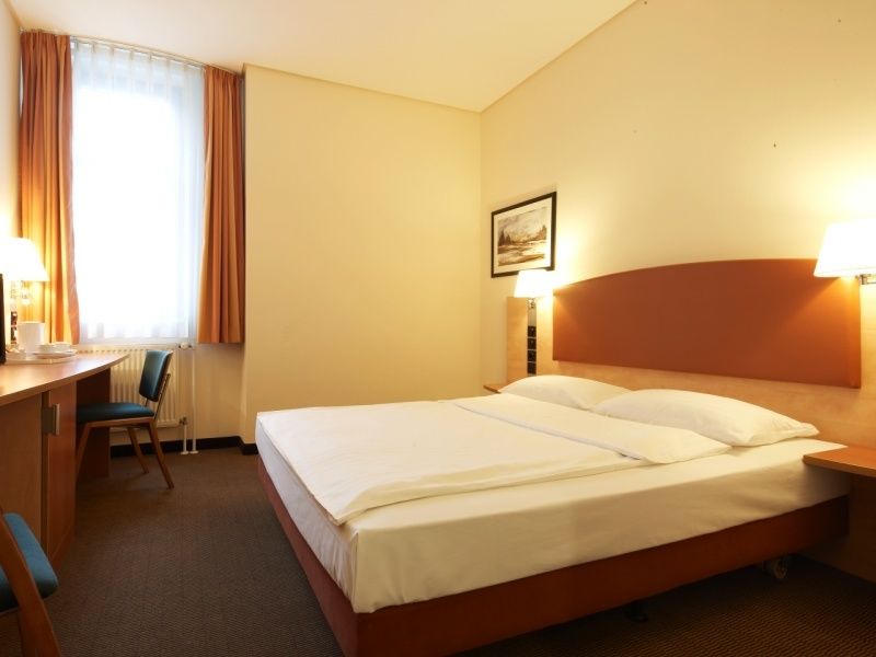 Intercityhotel Berlin Ostbahnhof Екстер'єр фото